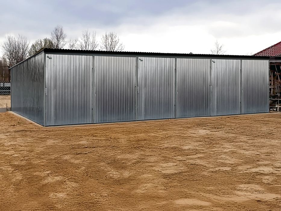 Garaż blaszany trzystanowiskowy 9x5m - Dach jednospadowy, Brama dwuskr