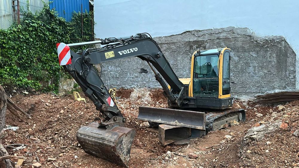 Giratória Volvo 2010 10 Ton de rastos