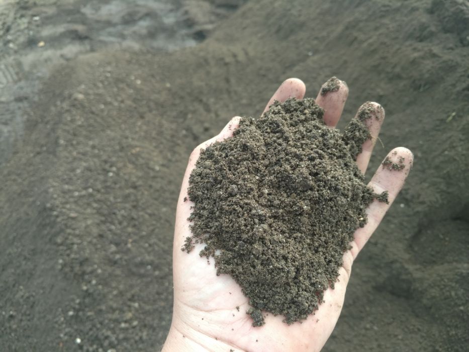 Ziemia humus przesiewany nasiona trawy siatka na krety kora sosnowa