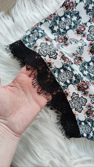 Wiskozowe szorty krótkie spodenki z koronką Boho bali 36 S