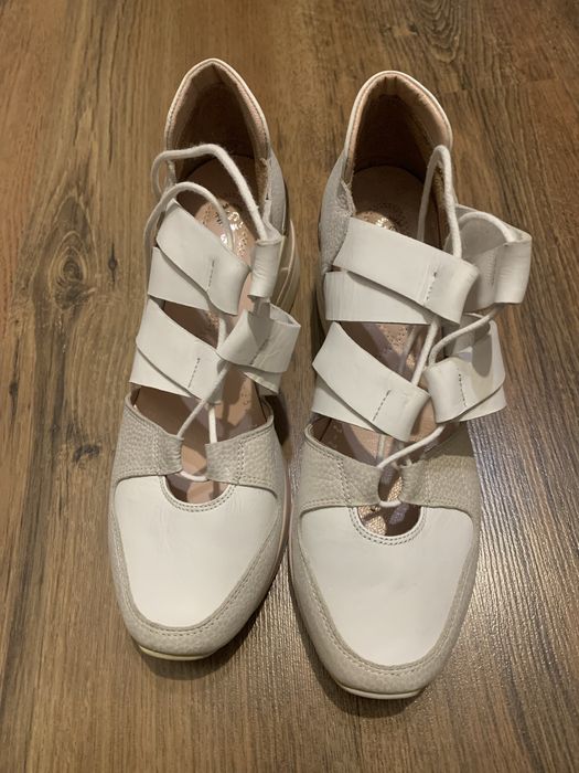 Кросівки літні , шкіряні