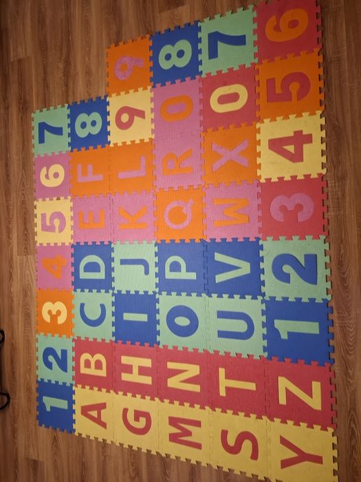 Mata piankowa puzzle 46el literki cyferki