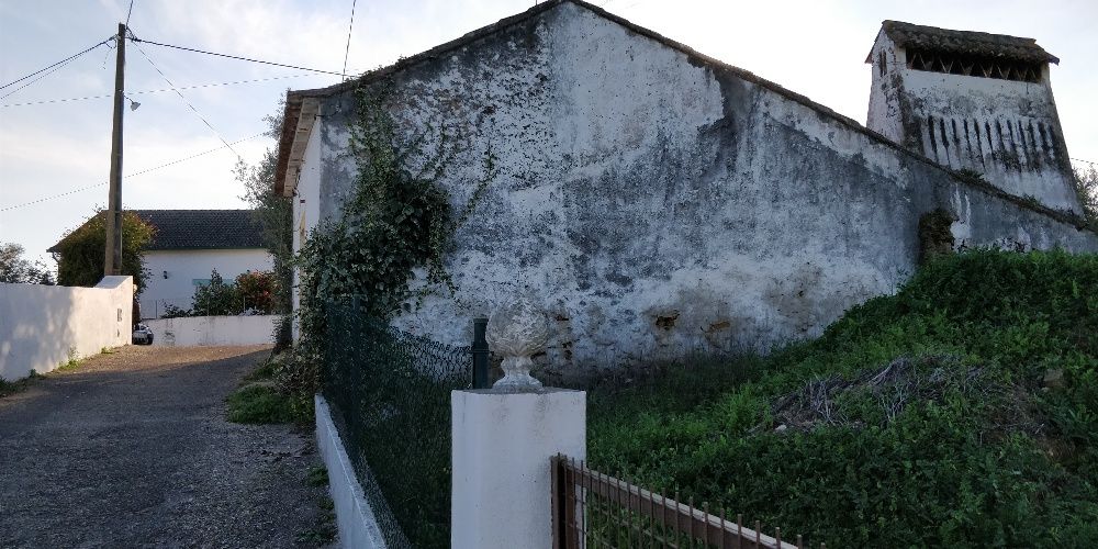 Terreno e Casa para Reconstruir em Mouriscas - Abrantes
