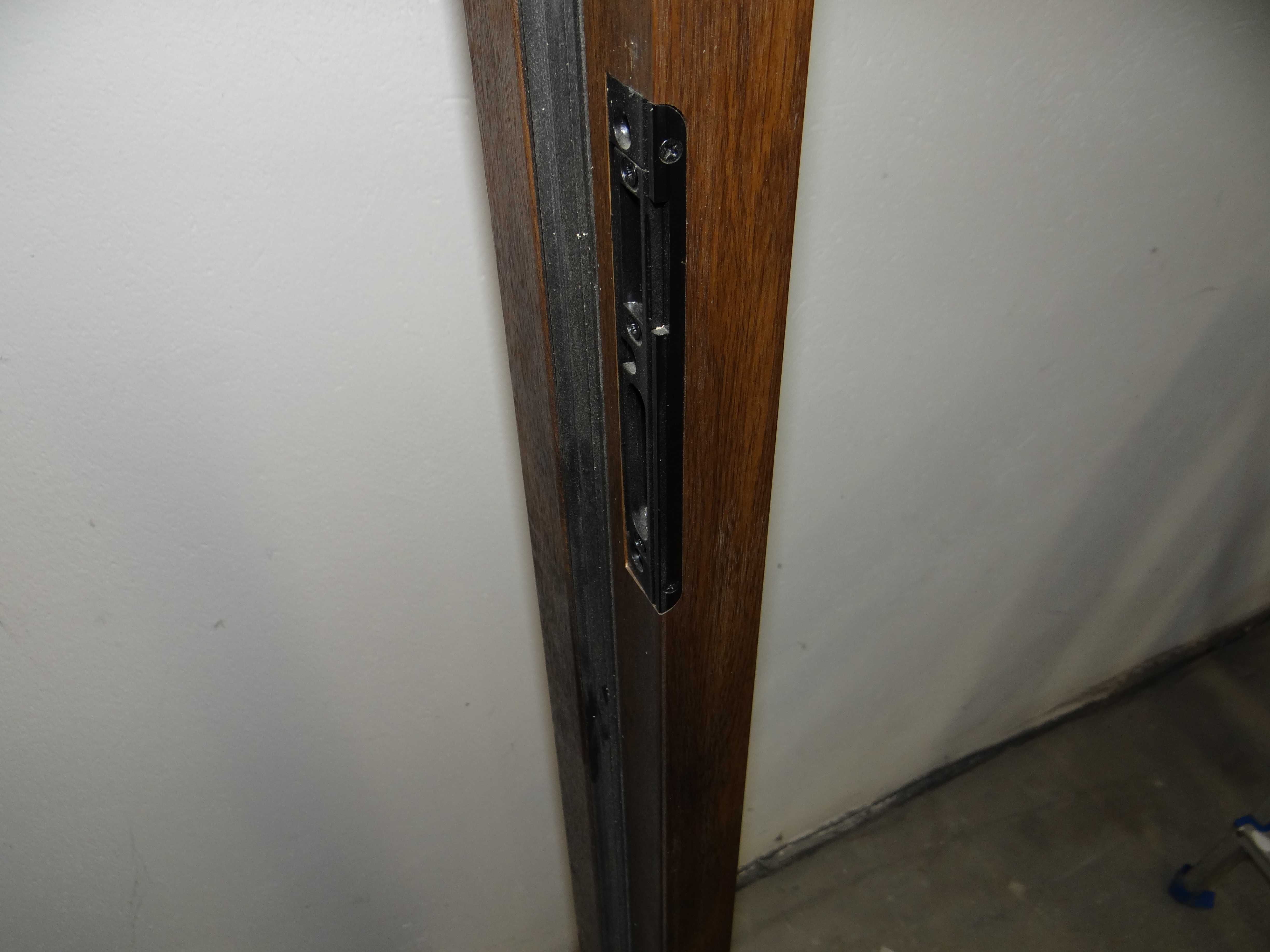Drzwi zewnętrzne  Otello 3 90 L Orzech 1.2W/m²K