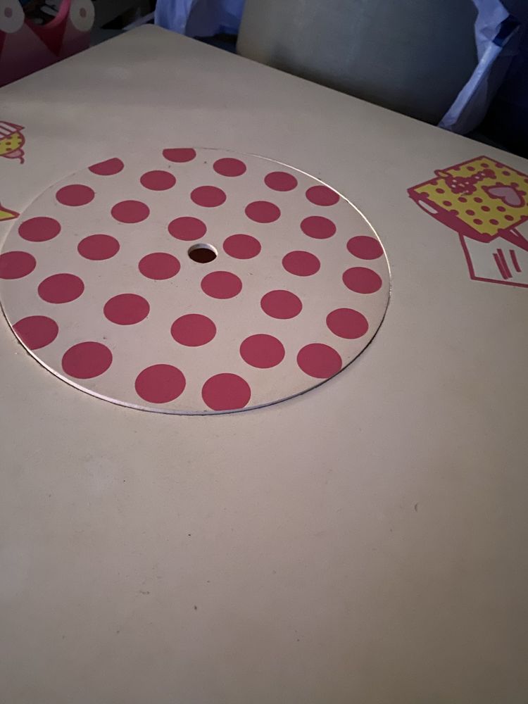 Mesa de criança com 2 cadeiras