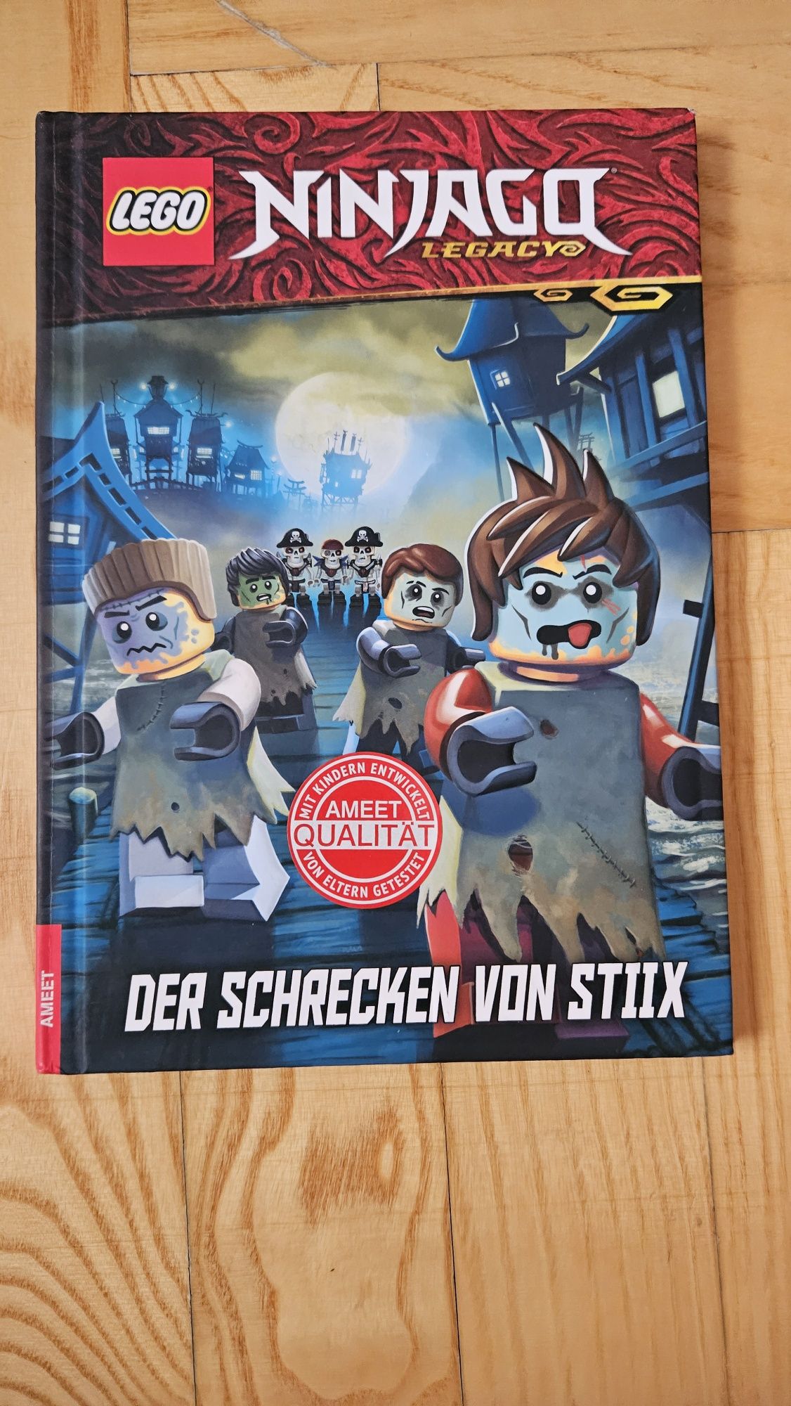Книга Ninjago на немецком