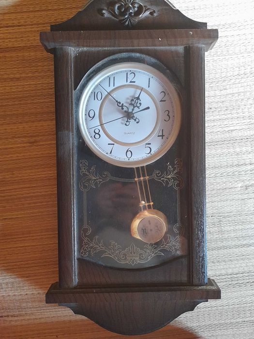 Relógio de pêndulo antigo