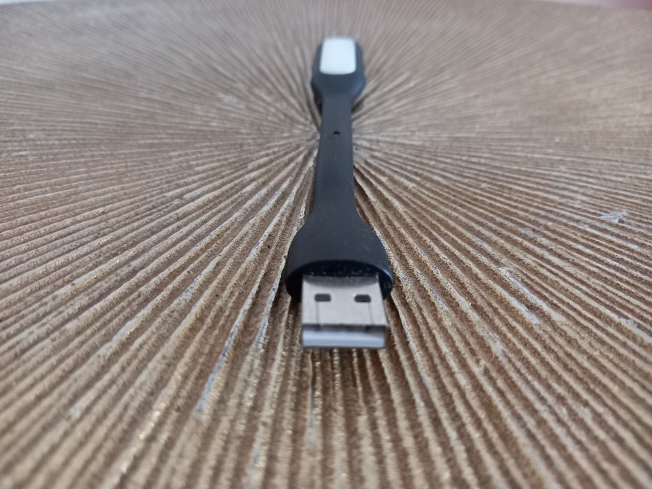 Luz LED Portátil – Alimentação USB & Versátil