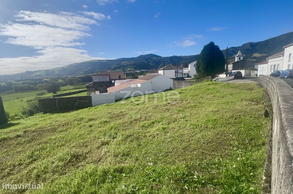 Terreno Urbano com Vista Mar e Campo – Lomba do Pomar, Povoação