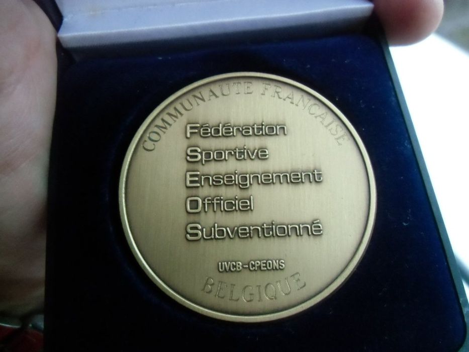 Medal Belgijskiej Federacji Sportu F.S.E.O.S. w oryginalnym pudełku