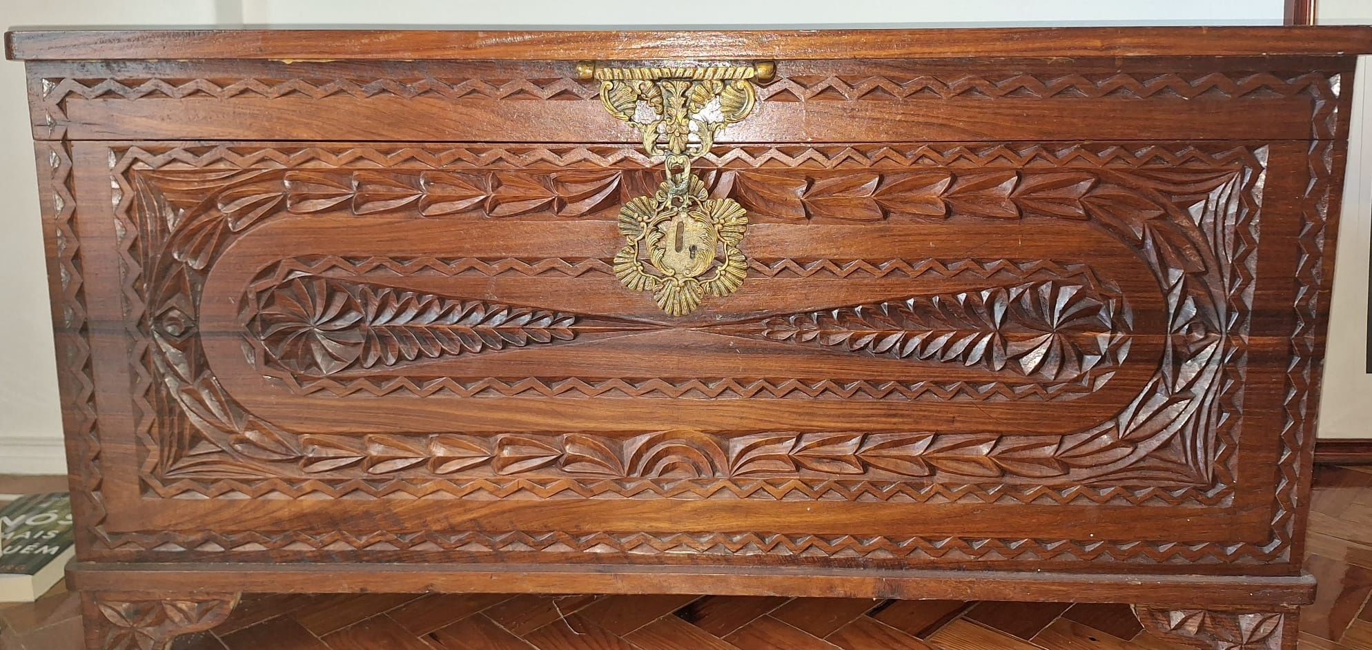 Arca de madeira antiga