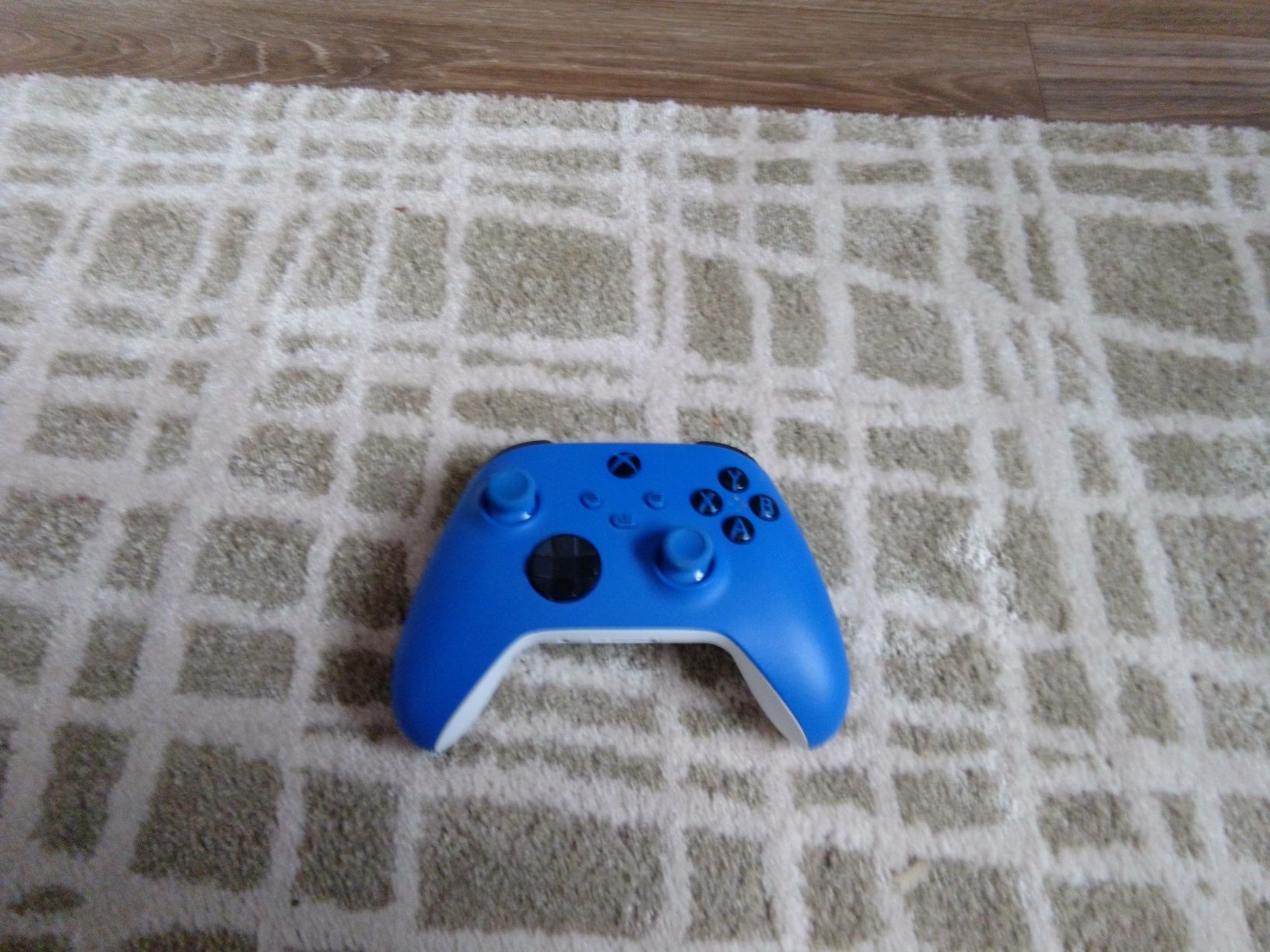 Konsola Xbox series s z dodatkowymi akcesoriami