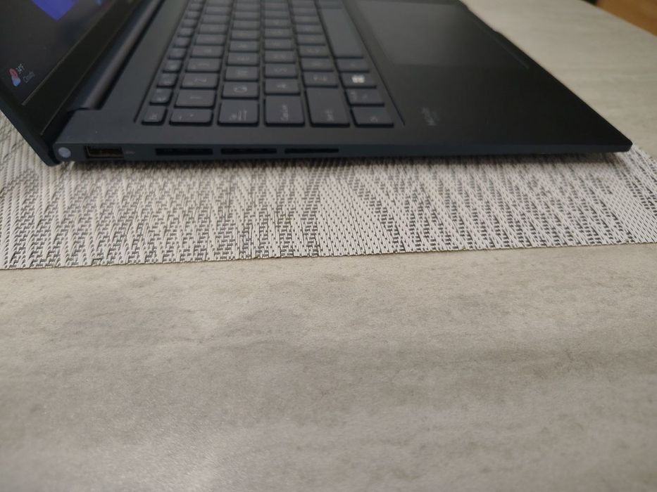 Asus Zenbook 15 UM3504D Ryzen 5 7535U/16GB/512 SSD/FHD
