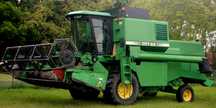 Garażowany kombajn zbożowy  John Deere 1177 SII