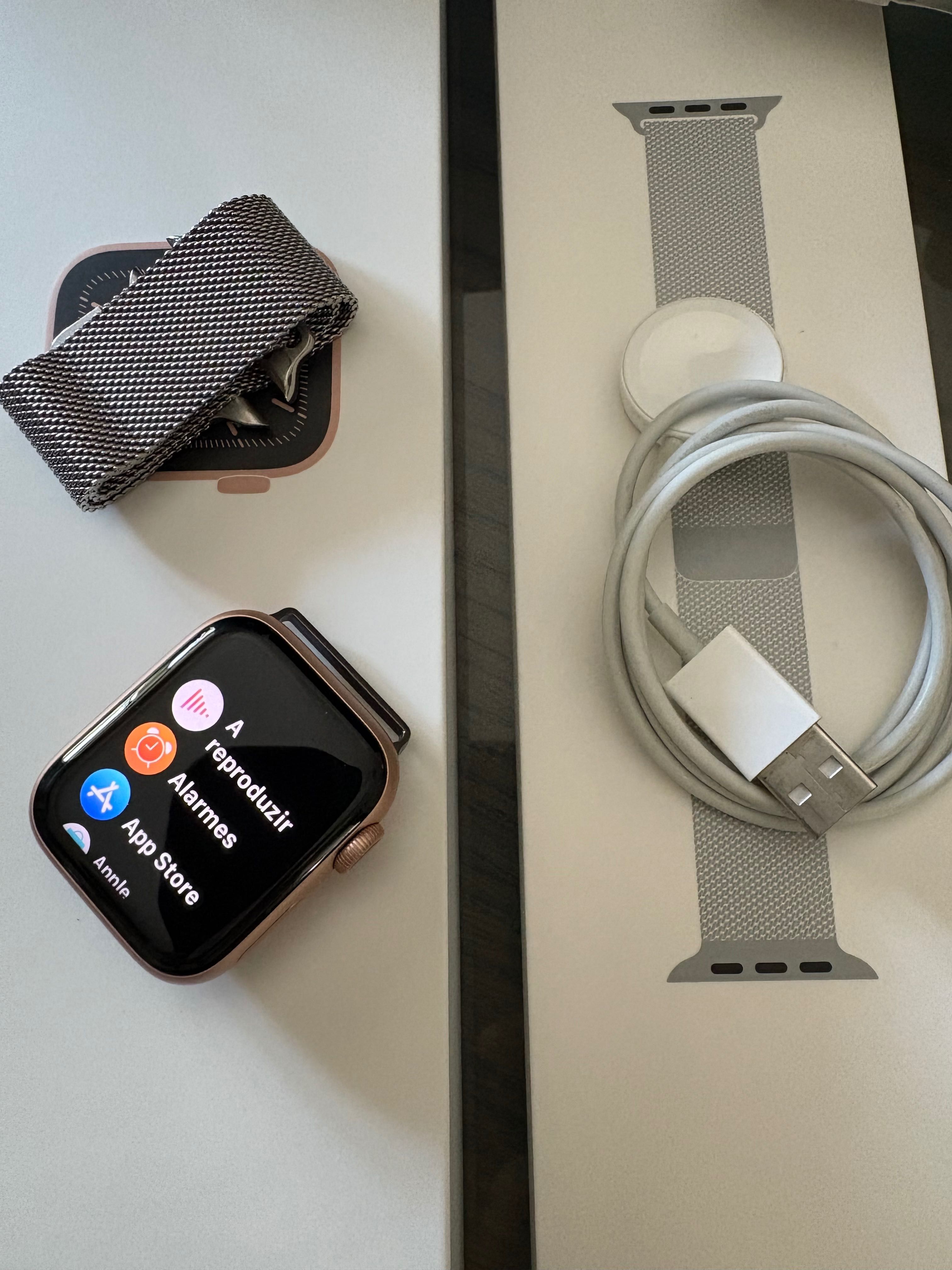 Apple Watch Series 5 (GPS, 40MM)