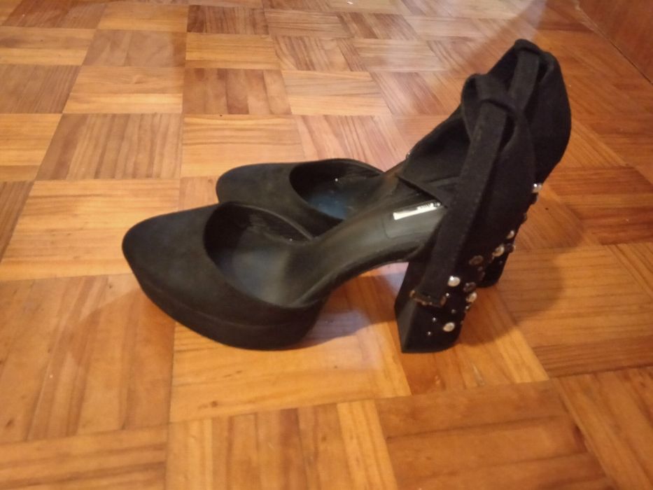 Sapatos Bershka como novos