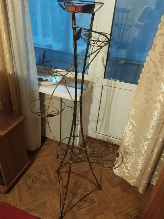 Продам подставку для цветов