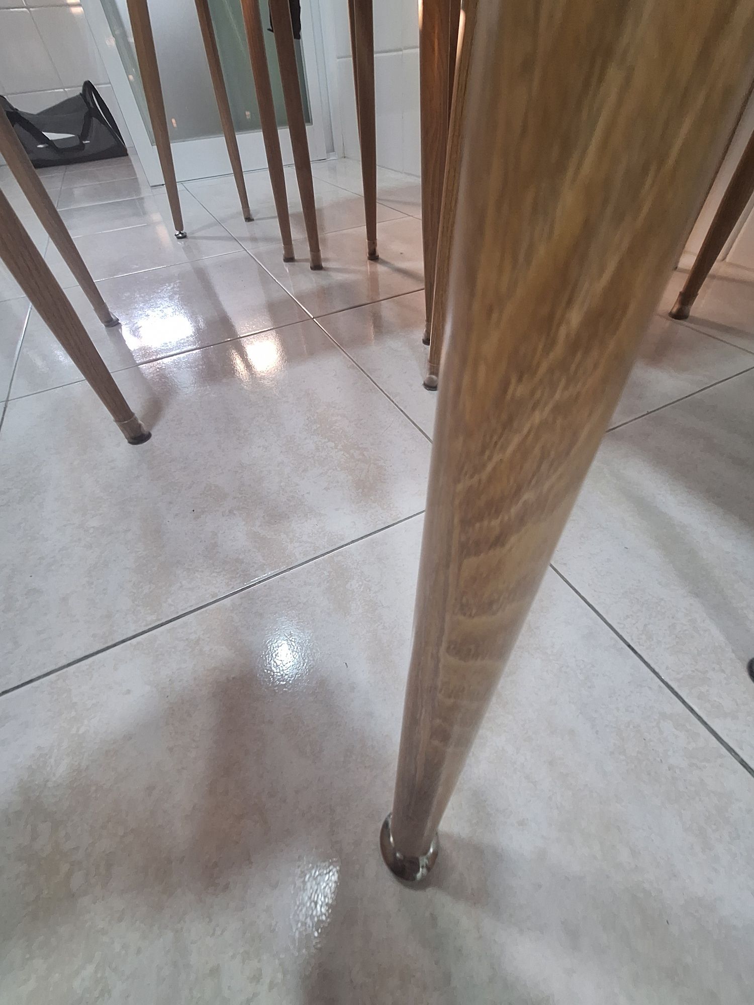Conjunto de mesa e 4 cadeiras