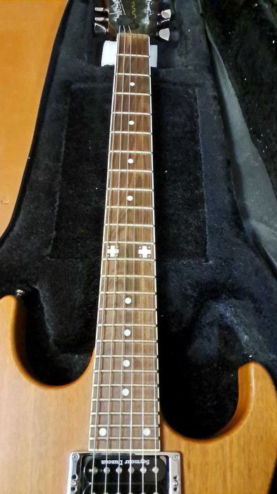 Електро гітара професійного рівня