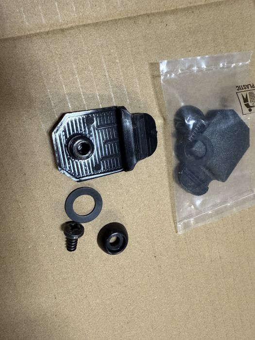 Zawias szyby tylne uchylnej fiat 126p