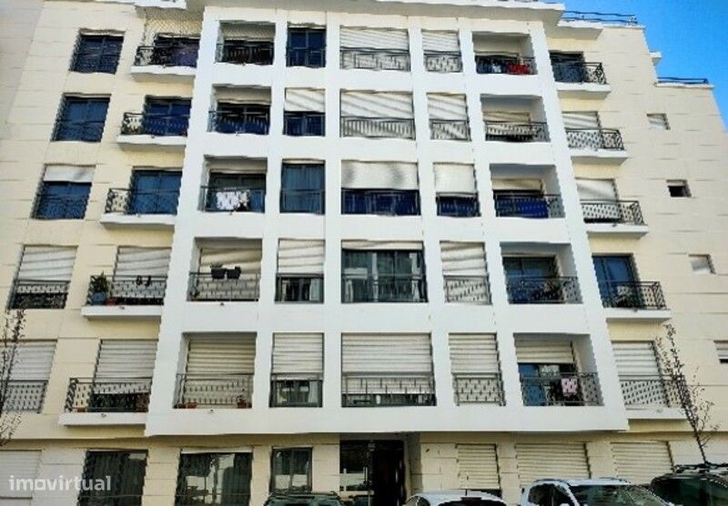 Apartamento T2 com Lugar de Estacionamento - Atalaia | Amadora