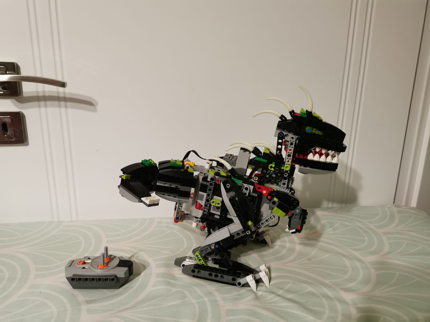 LEGO dinozaur 4958.
Do sprzedania posiadam zestaw LEGO creator