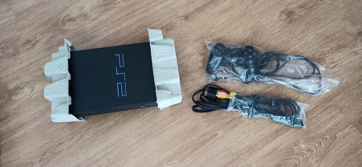 PS 2 - com caixa, como nova