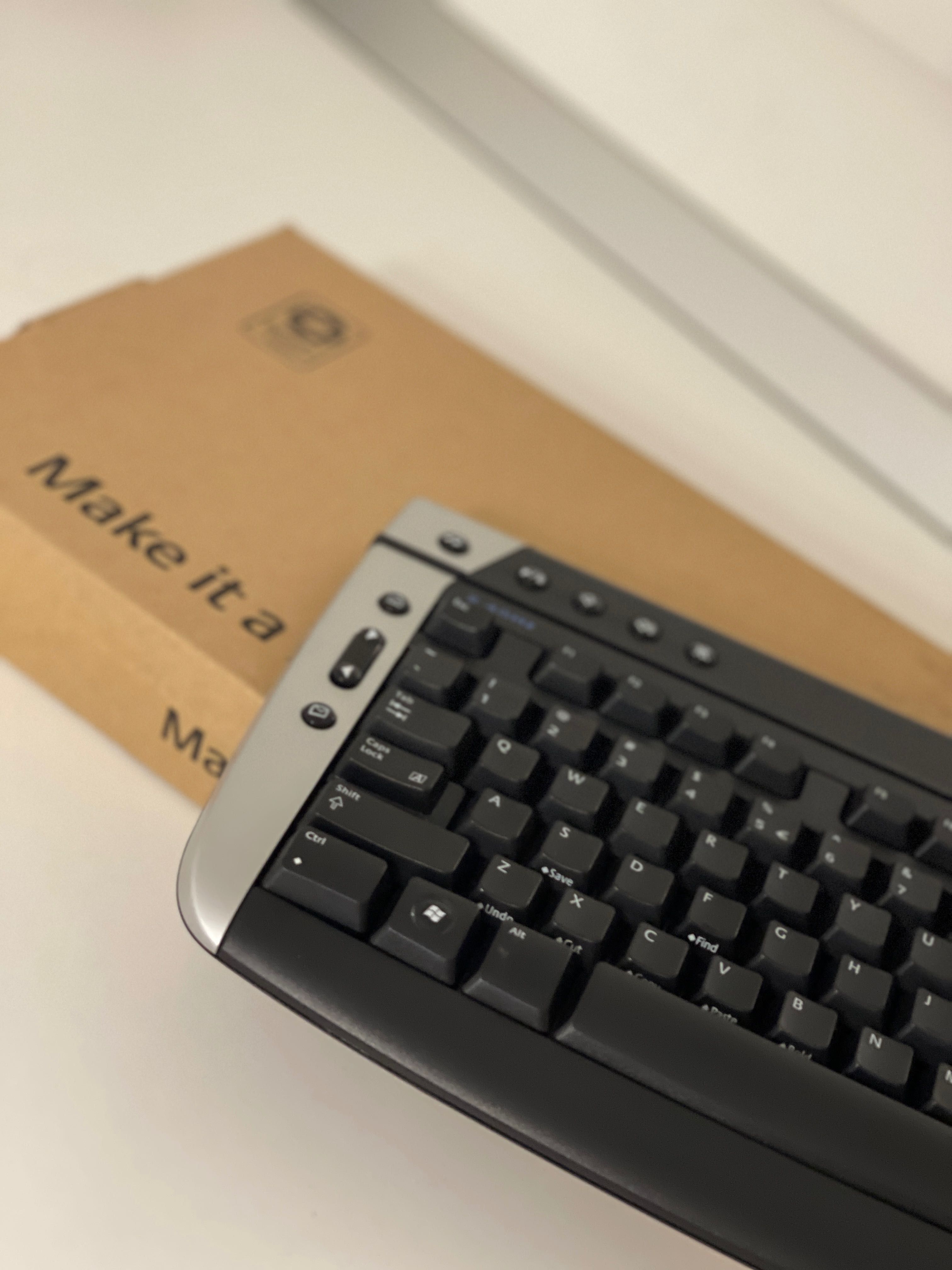 Нова Клавіатура  Logitech Pro 2400 Cordless Black бездротова +мишка