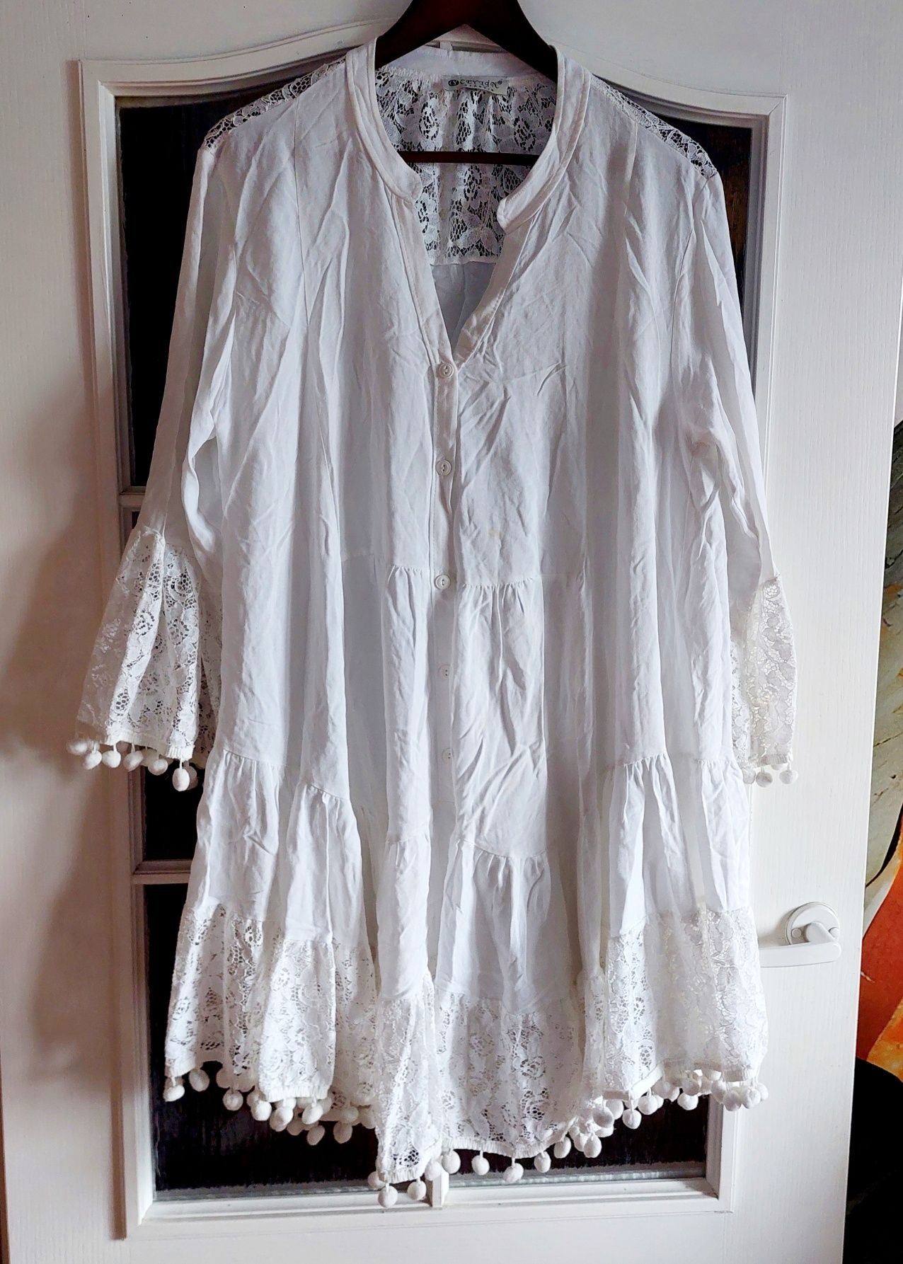 Boho sukienka z pomponami koszulowa