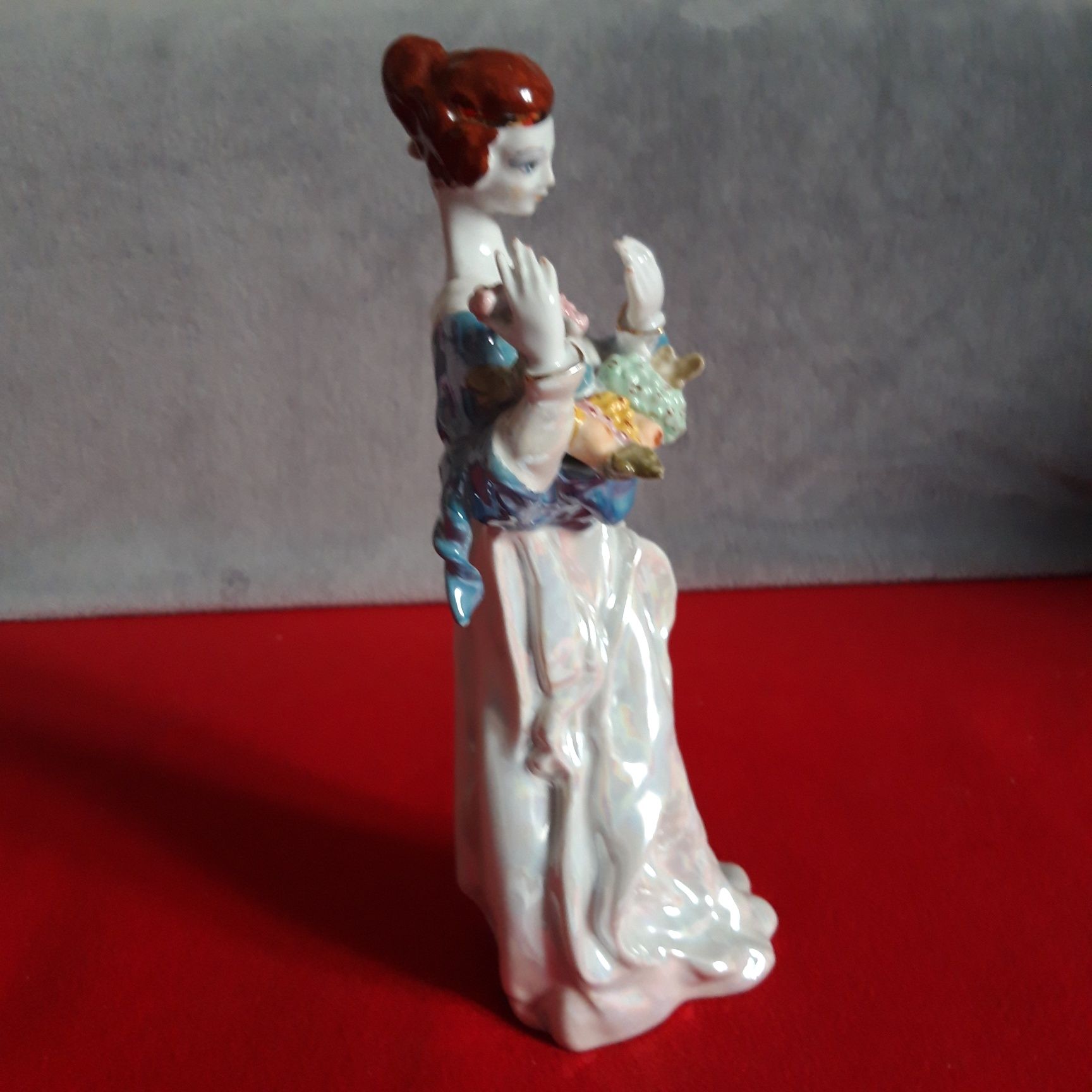 Figurka z porcelany