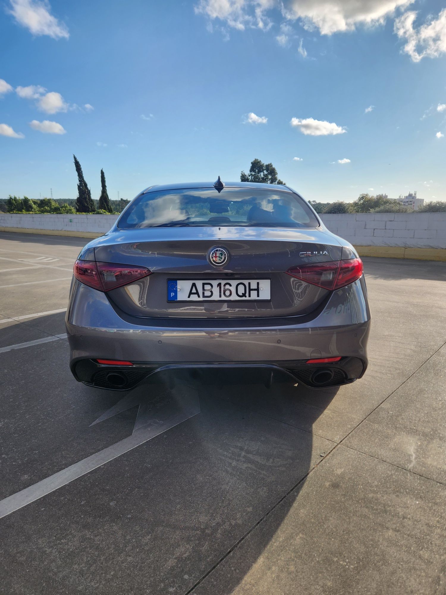 Alfa Romeo Giulia motor 2.2 com 205.000 km como novo Aceito retoma