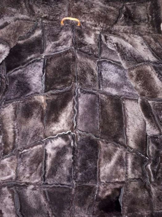 Дубленка натуральная на мальчика,в подарок шапка.