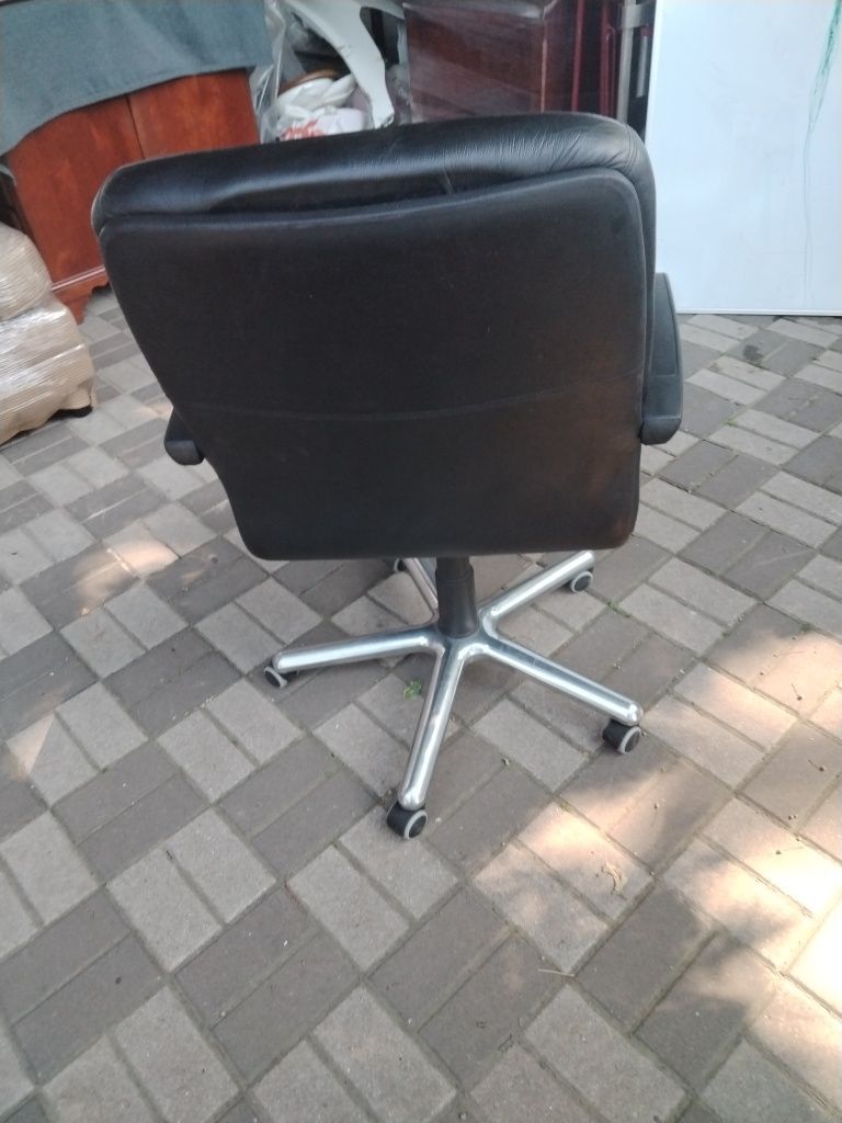Продам офісне крісло