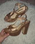 Buty na grubym obcasie Primadonna
