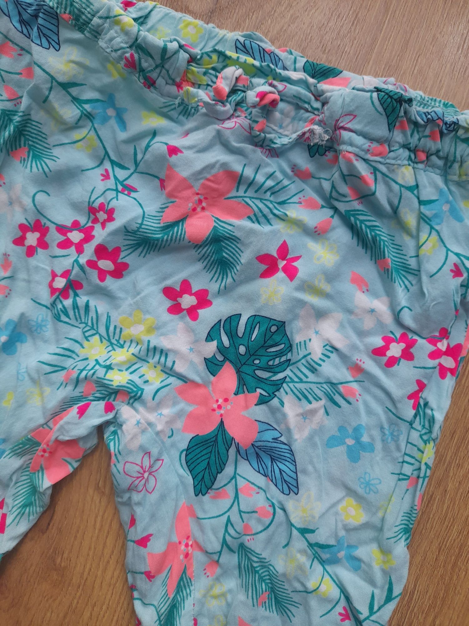 Letnie spodnie w kwiaty dla dziewczynki rozm.110-116