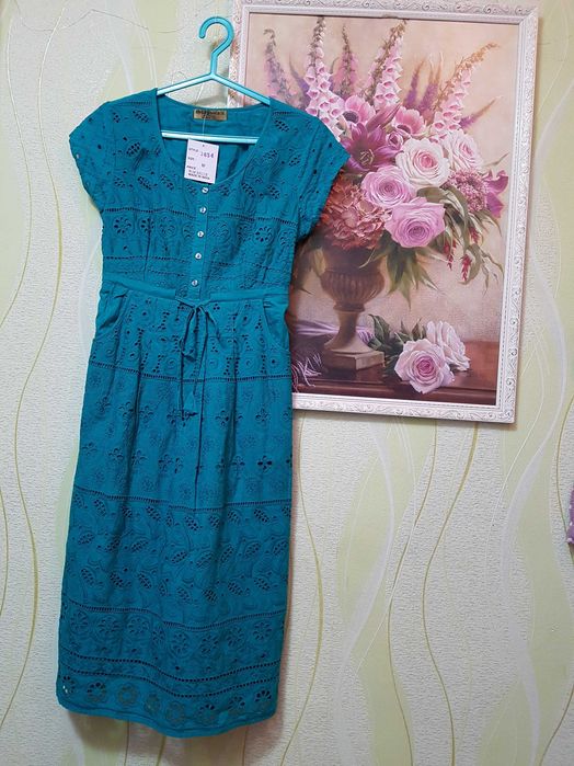 Стильное летнее батистовое ажурное платье миди очень яркое, вышивка