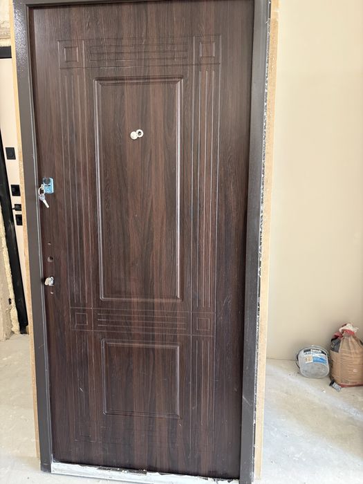 Вхідні двері бу гарний стан