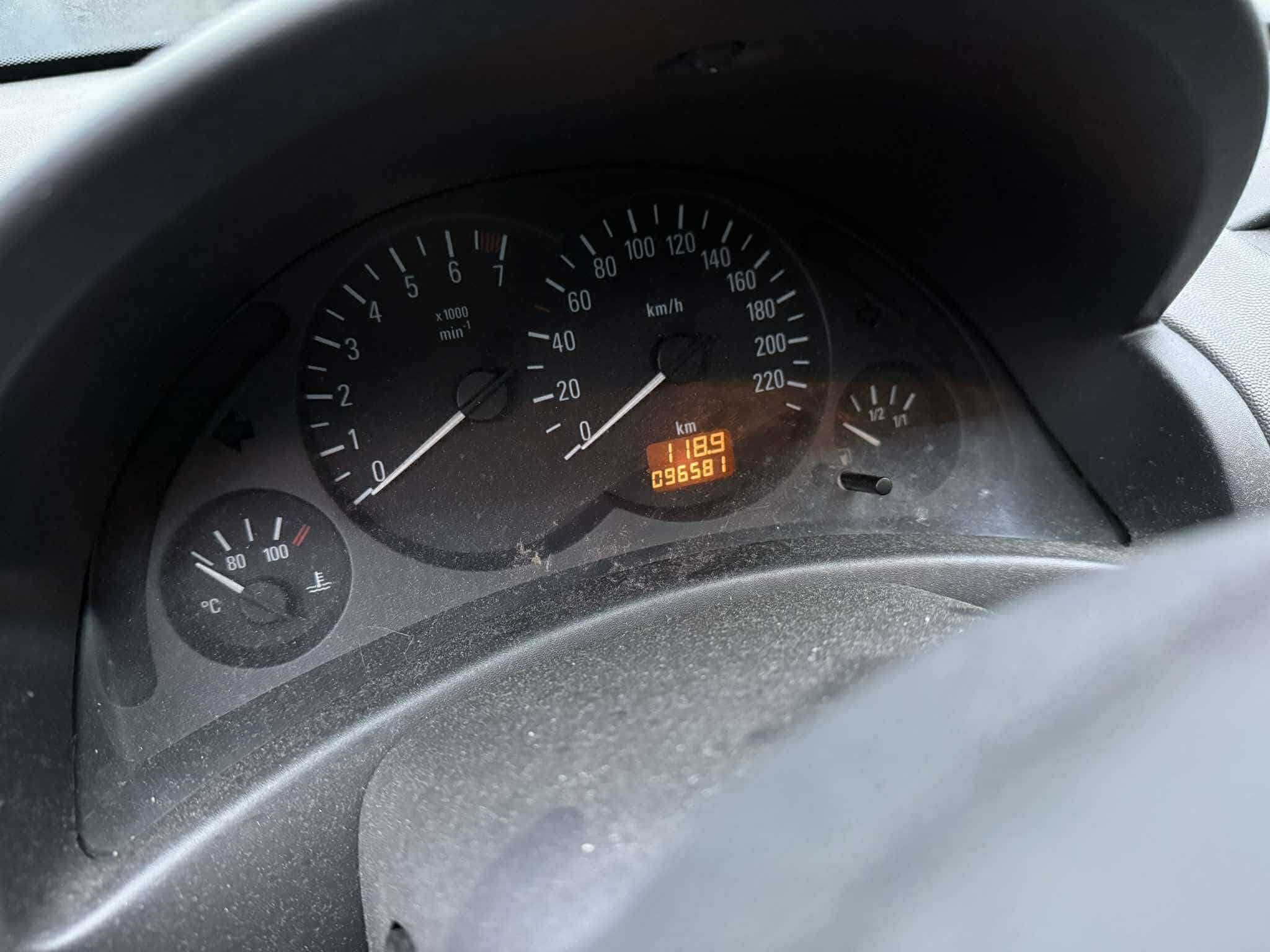 Opel corsa C na części Z157 silnik/maska/drzwi/fotele/kierownica/itp