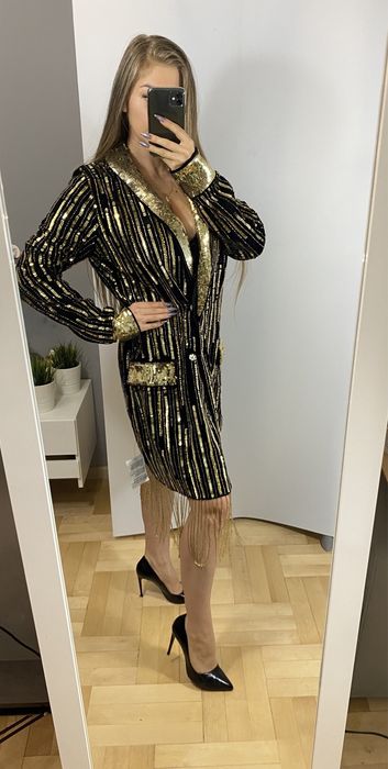 Aksamitna sukienka ASOS marynarkowa mini zdobiona złotymi cekinami