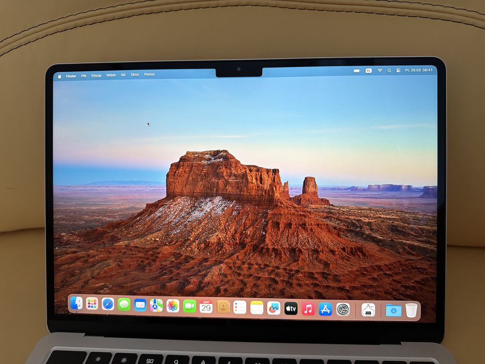 Macbook Air M2 mało cykli na gwarancji jak nowy srebrny stan igła