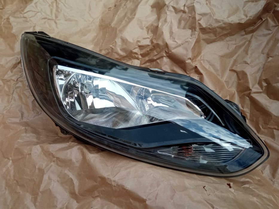 Ford Focus III 3 Lampa Prawa 2010-14 BM51 Przednia Europa Oryginał
