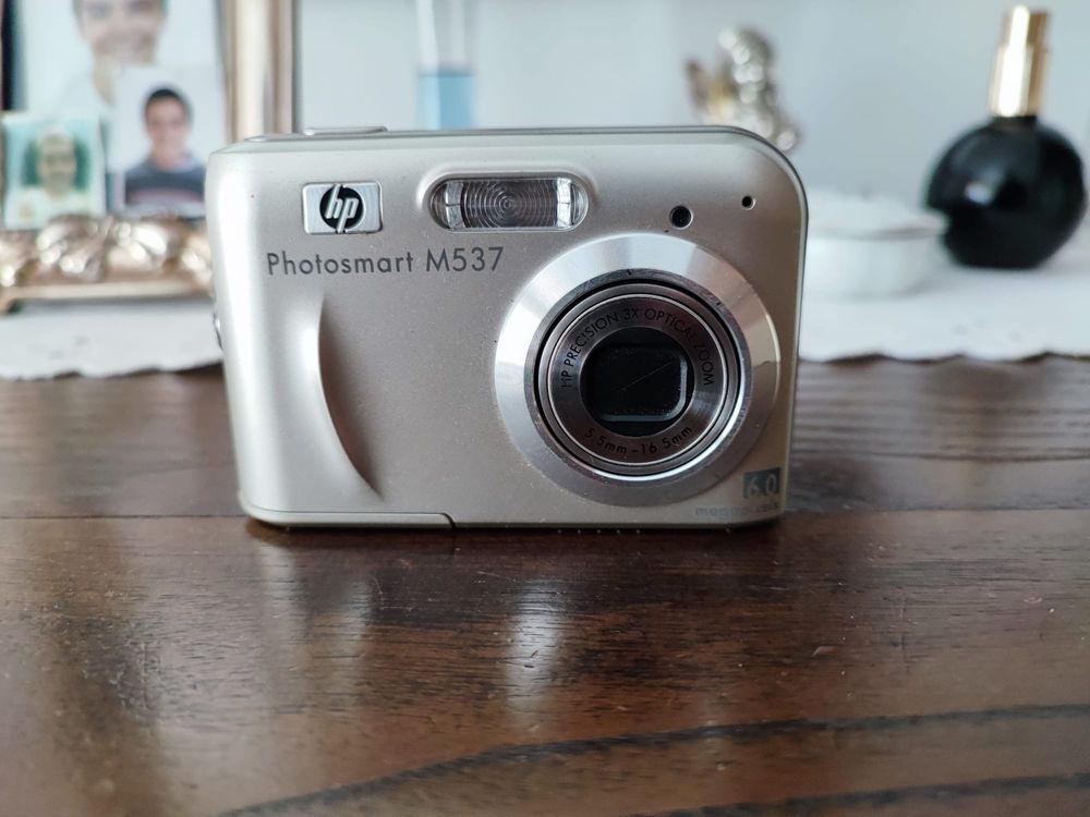 Máquina fotográfica hp M537