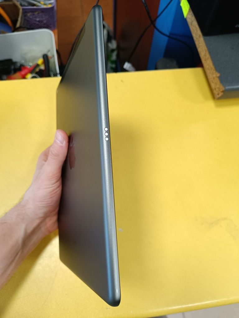 Apple Ipad 9 Generacji Wi-Fi + Cellular / 64 GB / A2604 / GWARANCJA