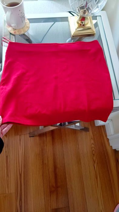Mini czerwona spódniczka