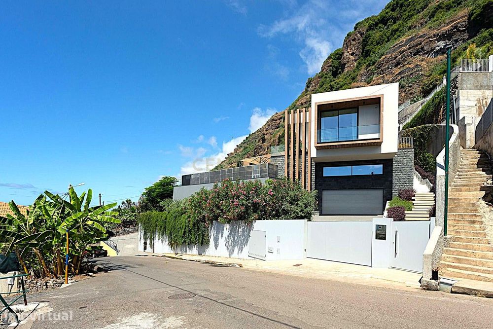 Moradia Moderna de Luxo com Vista Deslumbrante sobre o Atlântico – Sít