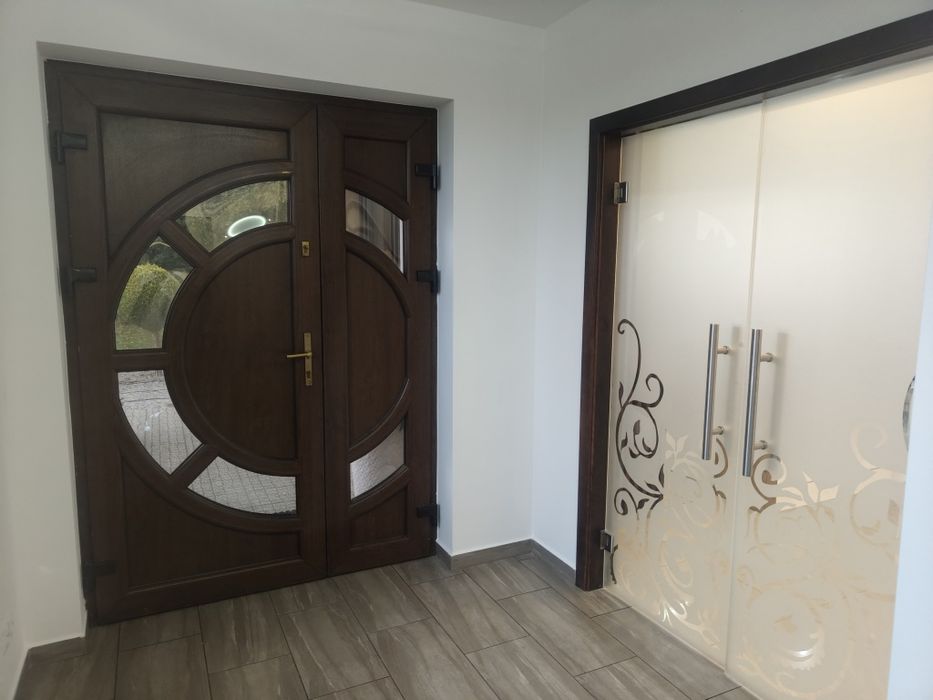 Drzwi zewnętrzne PCV dwuskrzydłowe 160x225 cm – antywłamaniowe orzech
