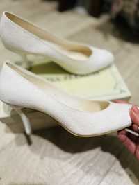 Весільні білі шкіряні туфлі на підборах Свадебные белые туфли