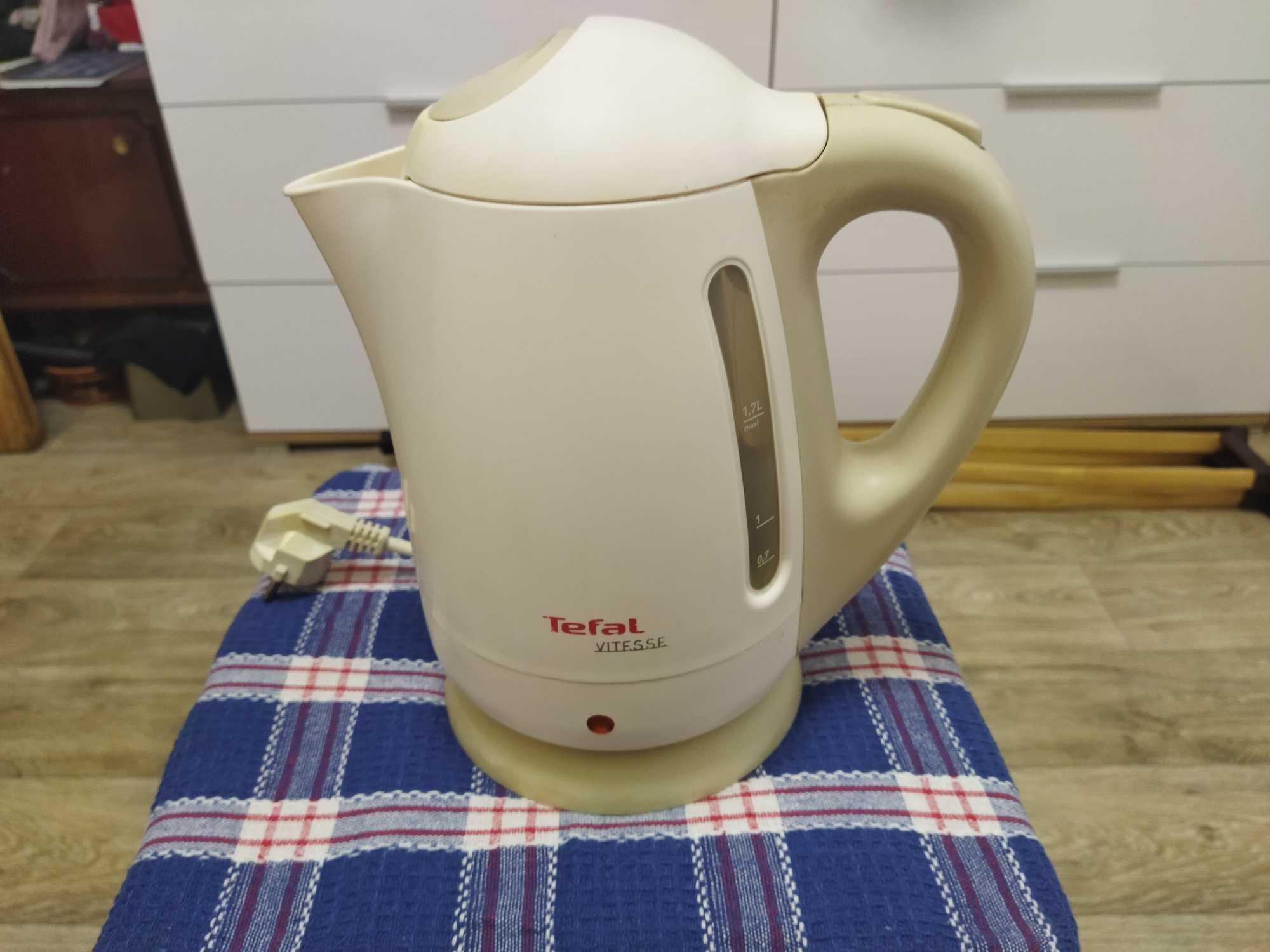 Электрочайник Tefal Vitesse BF262090 2400W.