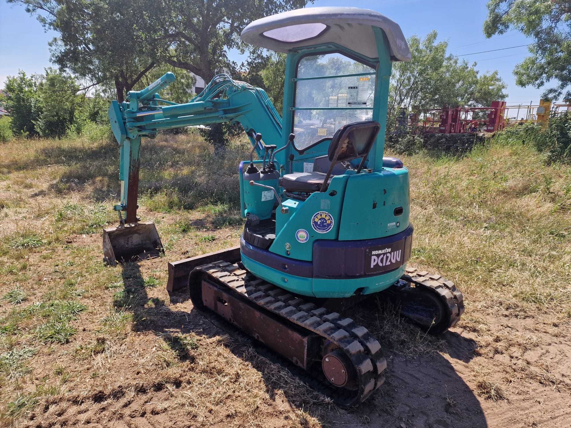 Giratória / Escavadora Komatsu PC12UU-2E - Braço articulado - 2 Ton.