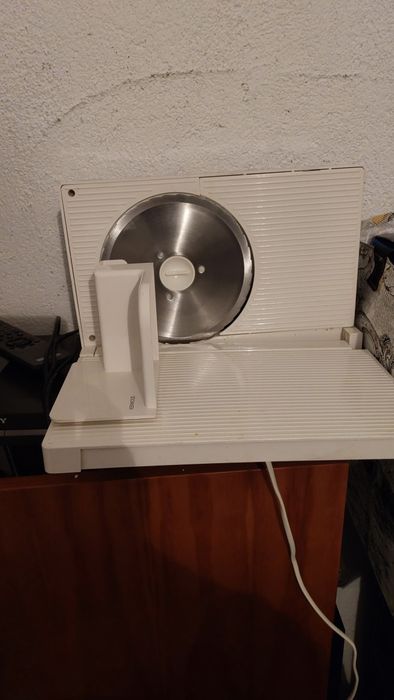 Vendo fiambreira  como nova